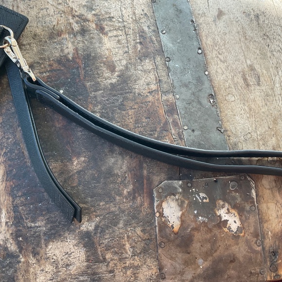 DKNY Blake leather wristlet,new. - Picture 6 of 7